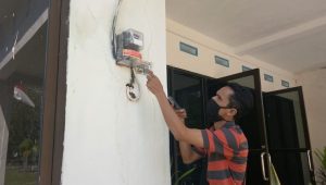 PLN Rayon Unaaha Segel Meteran Listrik 3 SKPD di Konawe
