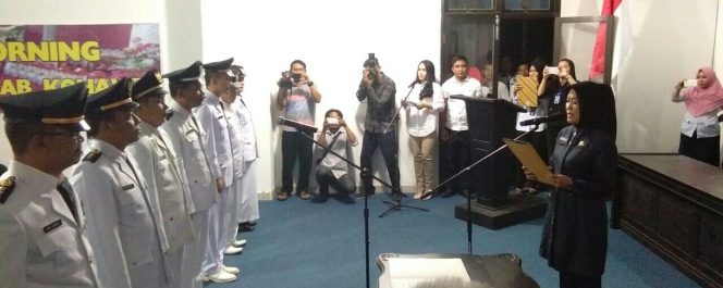 
					Pelantikan eselon III/ IV di lingkup Pemkab Konawe Sulawesi Tenggara (Sultra).
Dilaksanakan di Aula Inowa Pemkab Konawe, Selasa (29/5/2018) . Dipimpin PJ Sekretaris Daerah (Sekda) HJ Asriani Porosi. Turut hadir kepala SKPD setempat. Foto: Doc/ SH