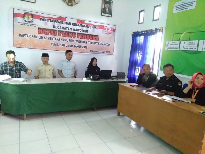 
					Suasana rapat pleno DPS Pemilu 2019 di kantor Kecamatan Wawotobi, Rabu (13/7/2018. Foto: Doc/ Sultraheadline.com