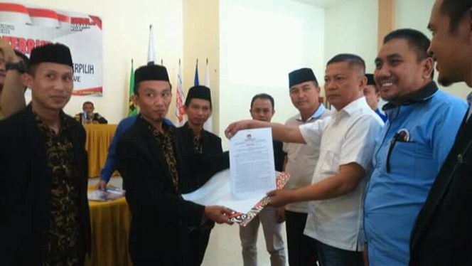 
					KPU Sahkan Kemenangan KSK-GTS, Dua Paslon Absen, Ira-AJP Legawa