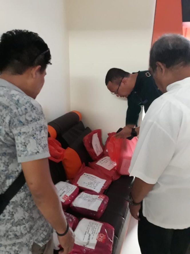 
					Sejumlah barang bukti yang disita petugas berasama sejumlah tersangka. Foto: Doc/ SH