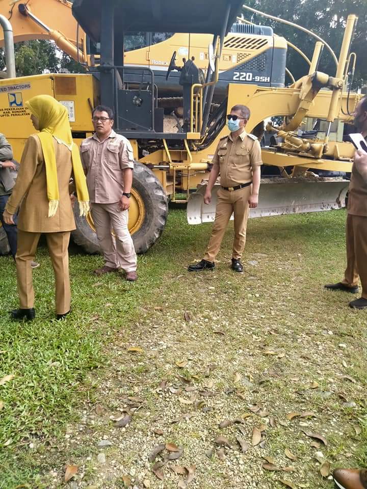 Perbaikan Jembatan Latoma Direalisasikan, Wabup Konawe Cek Kelengkapan Armada