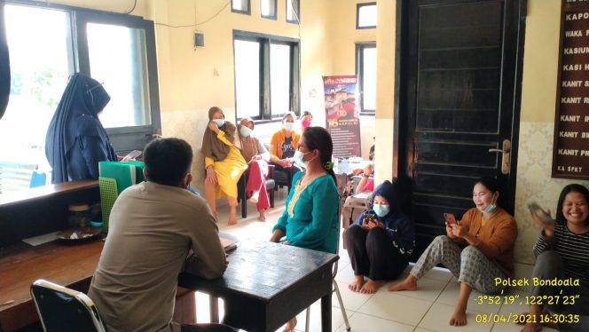 
					Diteror Rasa Takut, Ibu-ibu Pedagang di Kawasan VDNI Mencari Keadilan ke Polsek Bondoala