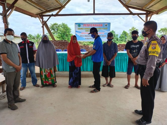 
					Pemdes Anggoro Saluran BLT DD Tahap I Kepada 35 KPM