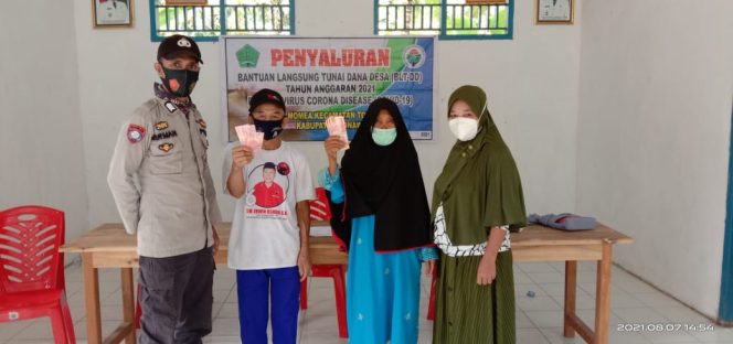 
					Pemdes Momea Kembali Salurkan BLT DD Tahap II ke 50 KPM