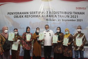 Bupati Konawe Bagikan 571 Sertifikat Tanah untuk Warga 2 Kecamatan