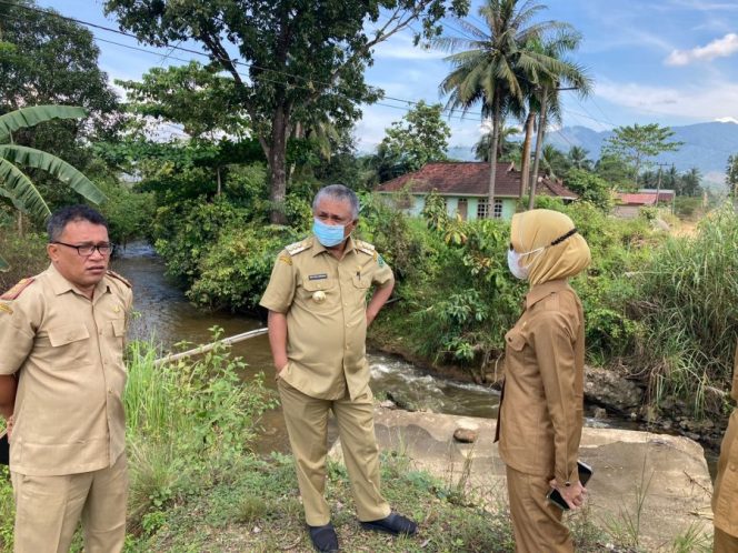 
					Bupati Konawe Monitoring Lokasi Pembangunan Infrastruktur di Onembute