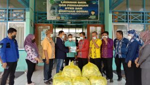 Karang Taruna Konawe Salurkan 1.270 Paket Masker dan Vitamin ke Masyarakat