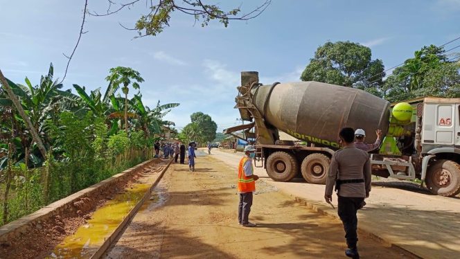 
					Bangun Jalan Beton Sepanjang 1,5 Kilometer Selama 2 Hari, PT VDNI Banjir Pujian