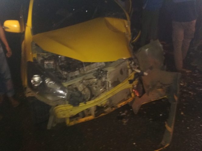 
					Pulang Happy dari Kendari, Mobil Dirental Ini  Remuk Tabrak Pohon di Pinggir  Jalan