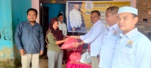 Bagikan Sembako ke Pelaku UMKM, Kadin Konawe Diharapkan Jadi Lokomotif Pemulihan Ekonomi