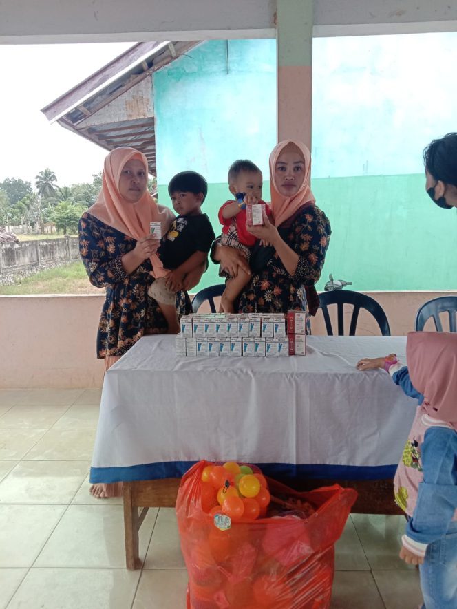 
					Pemdes Woerahi Serahkan Alkes dan Alat Permainan Edukatif untuk PAUD