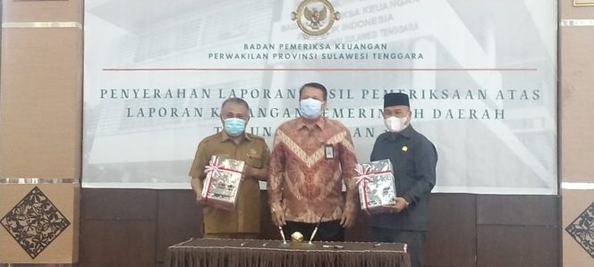 
					Bupati KSK Kembali Antar Kabupaten Konawe Raih Opini WTP Ke 7 Kalinya