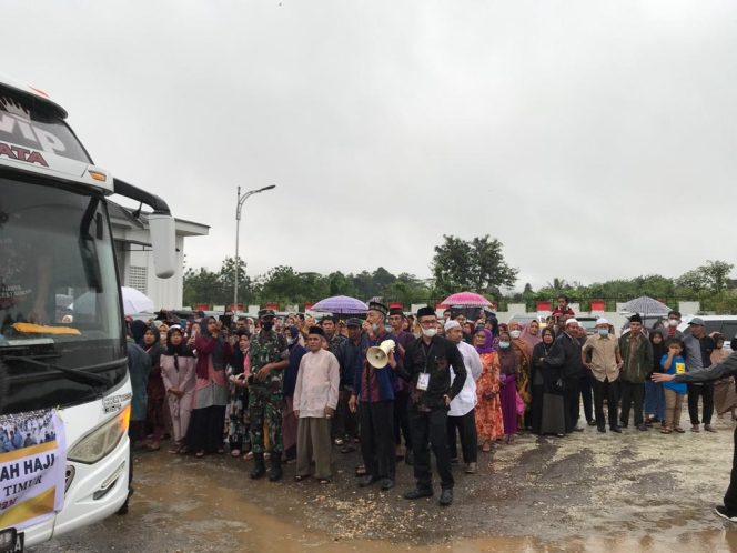 
					Pemkab Koltim Resmi Lepas Rombongan CJH Berjumlah 60 Orang