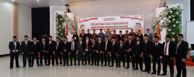 
					Bawaslu Resmi Lantik Ad Hock di Konawe