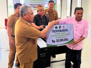 Bupati KSK Beri Bantuan Modal untuk Pelaku UMKM