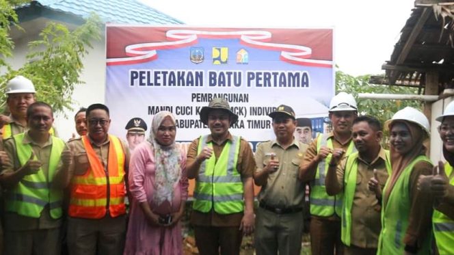 
					Peletakan Batu Pertama Pembangunan Sanitasi di Koltim, Bupati Harap Warga Pelihara MCK dengan Baik
