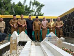 Bersama Rombongan, Bupati Konawe Ziarah Makam Alm. GTS