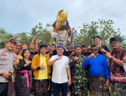 Bupati Koltim Didampingi Istrinya Turut Ramaikan Pawai Ogoh-Ogoh di Desa Tasahea