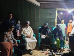 Bupati Kunjungi dan Beri Bantuan Korban Kebakaran di Desa Loka