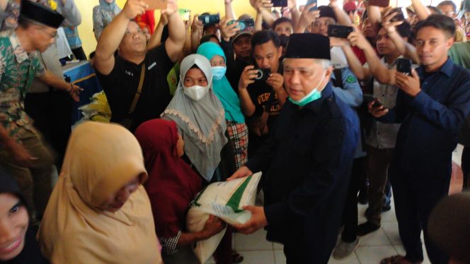 
					Bupati Konawe Launching Penyaluran Bantuan Pangan untuk 22.550 KPM