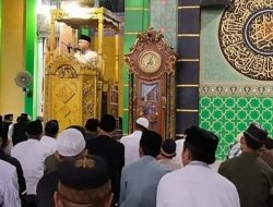 Bupati Konawe Beri Sambutan Sebelum Shalat Idul Fitri 1444 H di Masjid Babusalam