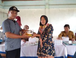 Tingkatkan Pelayanan Kesehatan, Pemdes Woerahi Serahkan Alkes ke Posyandu