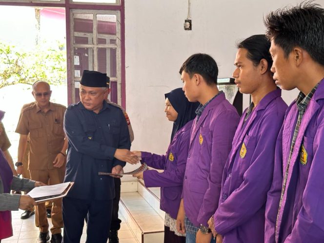 
					Bupati Konawe Salurkan Bantuan Beasiswa untuk Ratusan Mahasiswa Unilaki