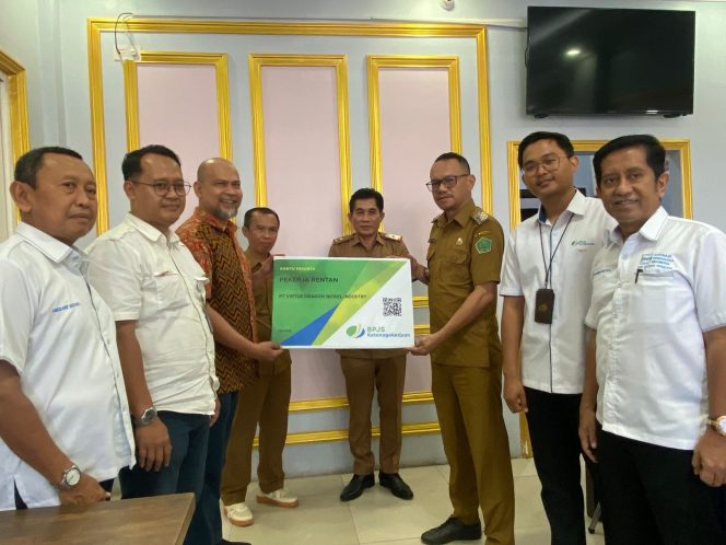 
					PT VDNI Daftarkan 2000 Masyarakat Lingkar Tambang di BPJS Ketenagakerjaan