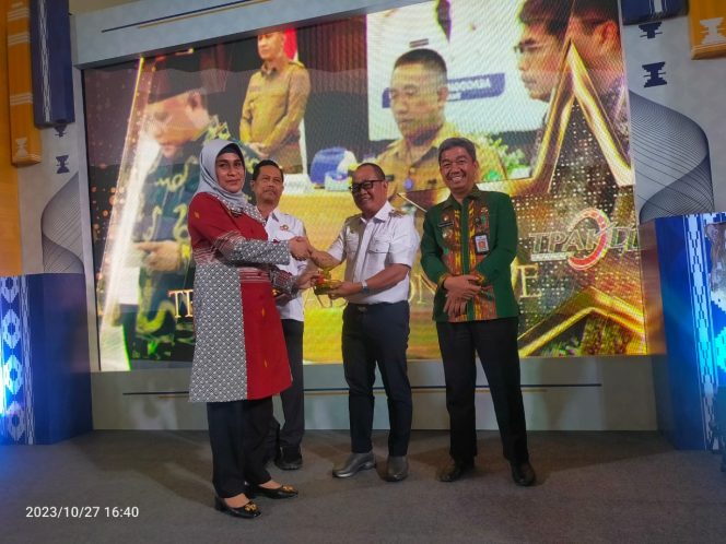 
					Pemkab Konawe Terima Penghargaan Bulan Inklusi Keuangan