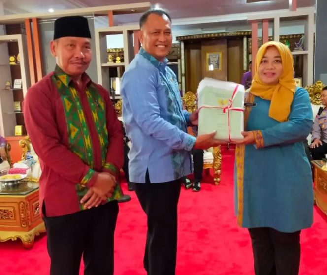
					Pemkab Konawe Terima Sertifikat Aset Daerah dari BPN