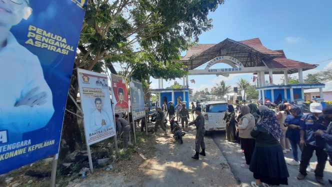 
					Jalankan Kesepakatan Bersama, Bawaslu Konawe dan Satpol  Turunkan APK di Zona Terlarang