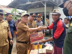Pj Bupati Konawe Salurkan Bantuan pada Korban Angin Puting Beliung