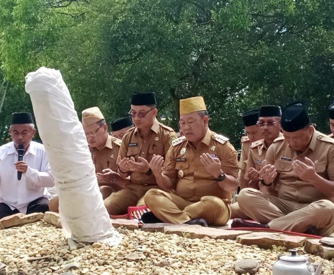 
					Jelang HUT Konawe, Pj Bupati Konawe Ziarah Makam Raja Lakidende