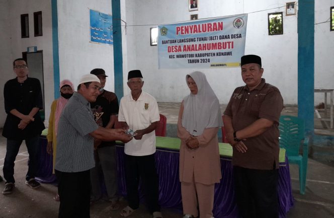 
					Pemdes Analahambuti Salurkan BLT Tahap I: Bisa untuk Bayar Zakat