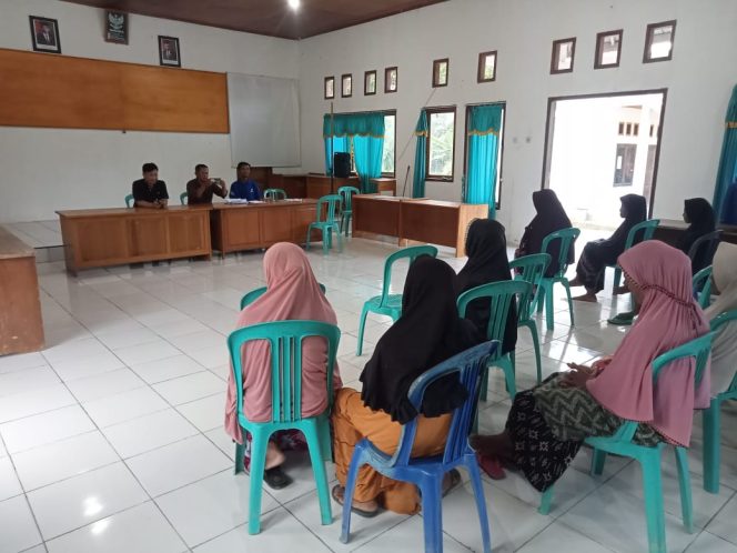 
					Kader Posyandu dan BKB Desa Ahuloa Kecamatan Meluhu Terima Honor