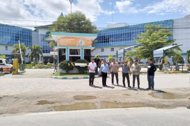
					Pj. Bupati Konawe Tinjau Persiapan Kunjungan Presiden di RSUD Konawe