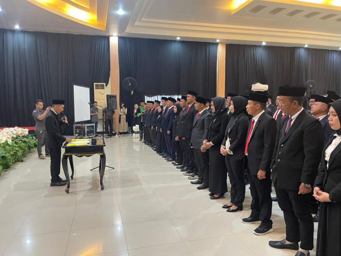 
					Bawaslu Konawe Resmi Lantik Panwascam Pilkada 2024