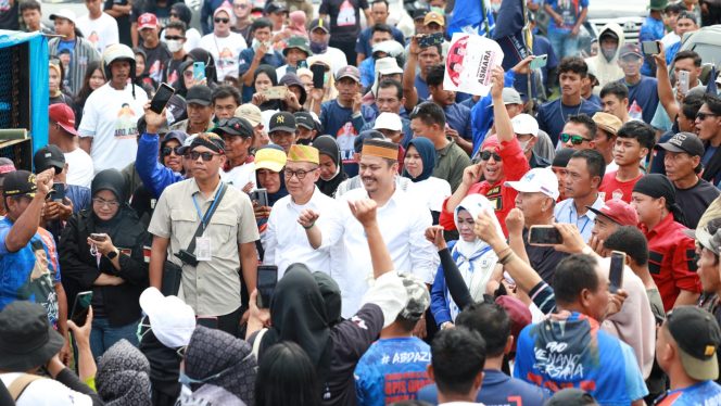 
					Puluhan Ribu Massa Pendukung  Mengantar ASMARA Mendaftar di KPU Koltim