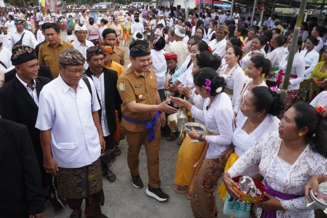 
					Bupati Koltim Sambangi Pura Dalem Prajepati Atula