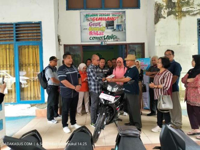 
					Disdikbud Konawe Serahkan Motor Dinas untuk Pengawas Sekolah