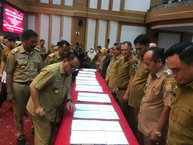 
					Disaksikan Pj Gubernur, Pjs Bupati dan Sekda Koltim Tandatangani Kesepakatan Bersama Optimalisasi PAD