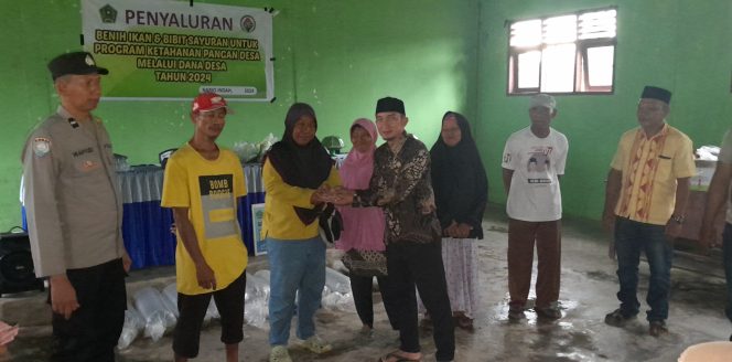 
					Selain BLT-DD, Pemdes Nario Indah Salurkan Benih Ikan dan Bibit Sayur
