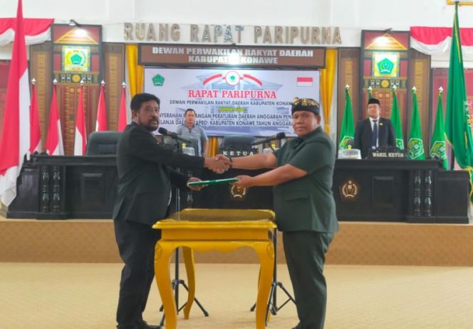 
					Pemkab Bersama DPRD Konawe Tandatangani Naskah Persetujuan RAPBD 2025