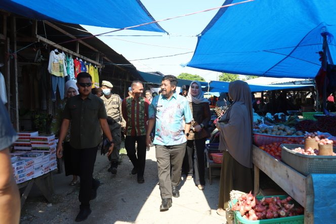 
					Stanley Kroscek Fluktuasi Harga Kebutuhan Pokok di Pasar Sentral