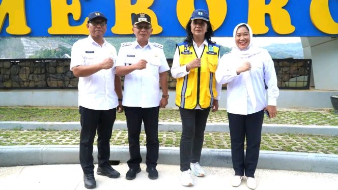 
					Didampingi  Wabup, Wamen PU KunKer di Bendungan Ameroro