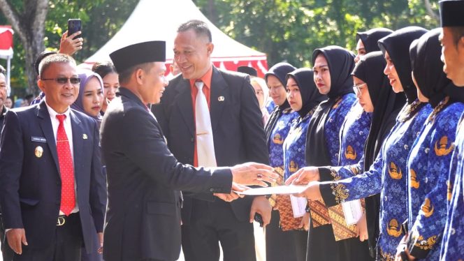 
					Bupati Serahkan SK kepada 2.927 PPPK Lingkup Konawe