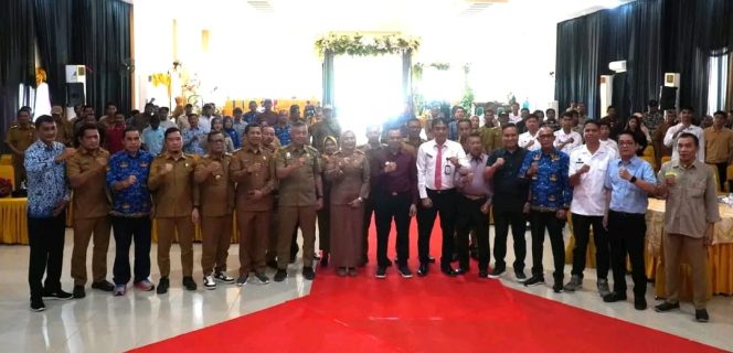 
					Semangat Mandiri Pangan Konawe, Bupati Salur Bantuan Benih dan Sarana Produksi ke Pertani