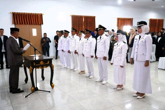
					Penyegaran Birokrasi Konawe: Wabup Lantik Puluhan Pejabat Baru